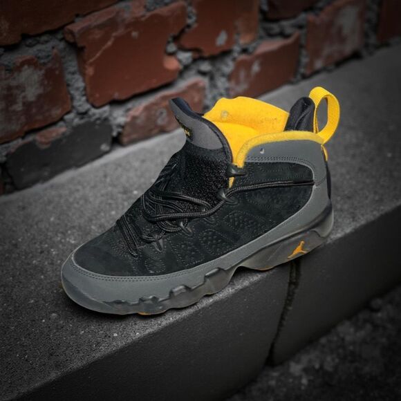 Youth Jordan 9 Retro Dark Charcoal University Gold Sneakers Size 5 - Picture 1 of 10